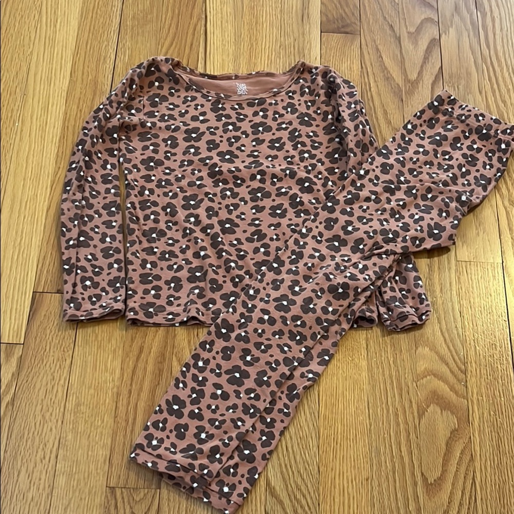 Carter’s Cheetah Pajamas Sz 7